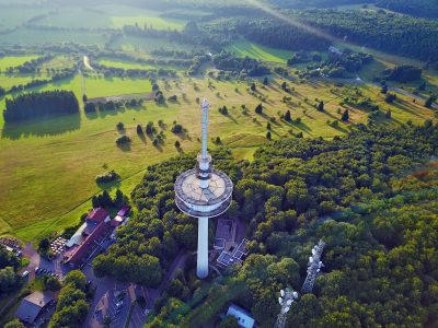 Hoherodskopf im Vogelsberg aus der Luft